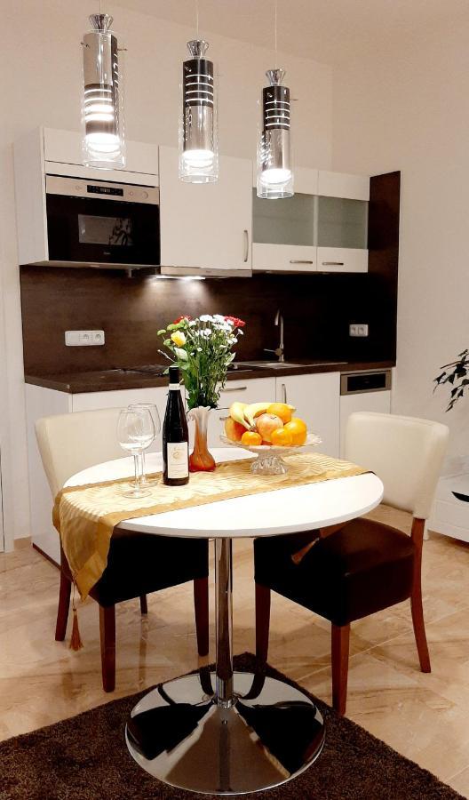 Nobless Apartments Holedna Brno Eksteriør billede